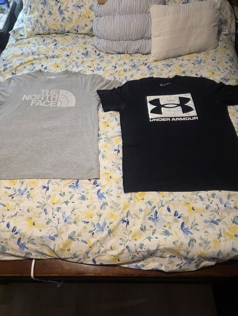 2 T-Shirts Crew Neck Men's M. The North Face Gray W Logo & Under Armour Black